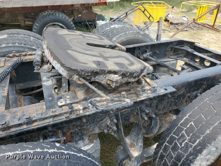 image for item IX9960 2007 International 8600  semi truck