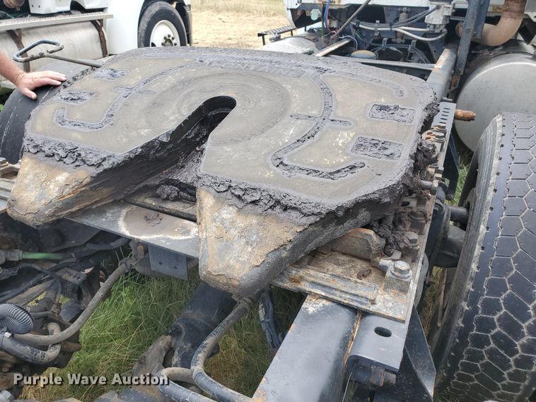 image for item IX9960 2007 International 8600  semi truck