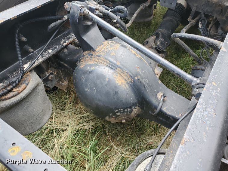 image for item IX9960 2007 International 8600  semi truck