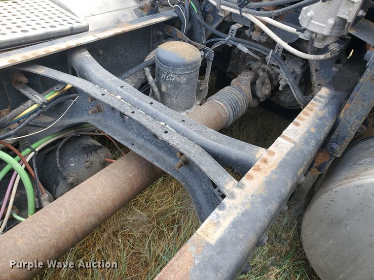 image for item IX9960 2007 International 8600  semi truck