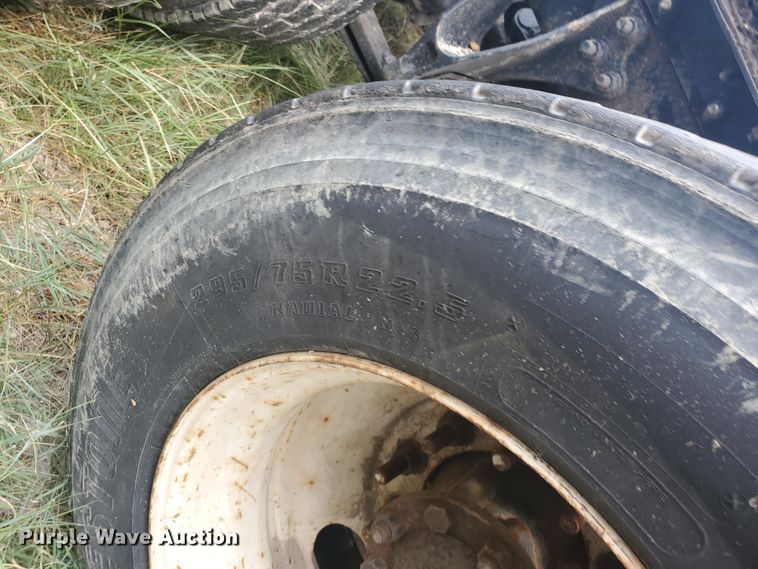 image for item IX9960 2007 International 8600  semi truck