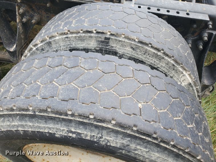 image for item IX9960 2007 International 8600  semi truck