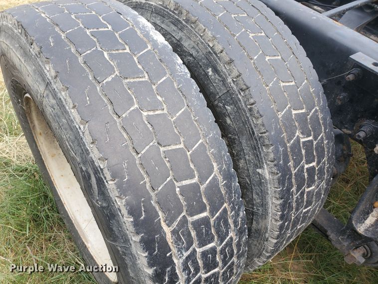 image for item IX9960 2007 International 8600  semi truck