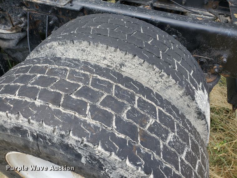 image for item IX9960 2007 International 8600  semi truck