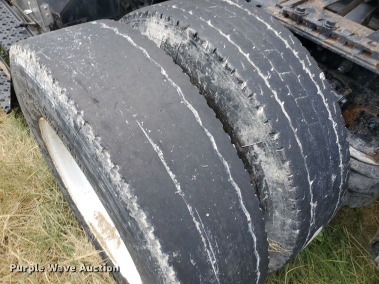 image for item IX9960 2007 International 8600  semi truck