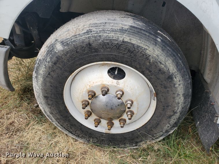 image for item IX9960 2007 International 8600  semi truck