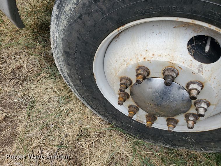 image for item IX9960 2007 International 8600  semi truck