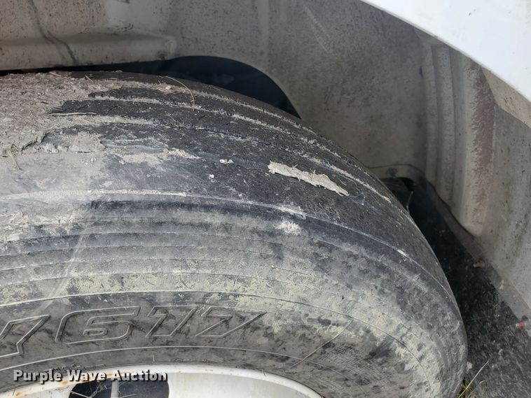 image for item IX9960 2007 International 8600  semi truck