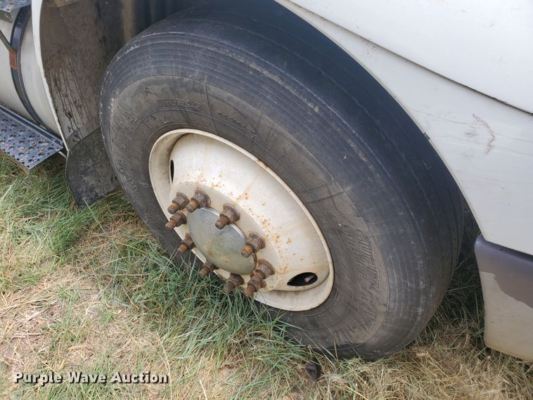 image for item IX9960 2007 International 8600  semi truck