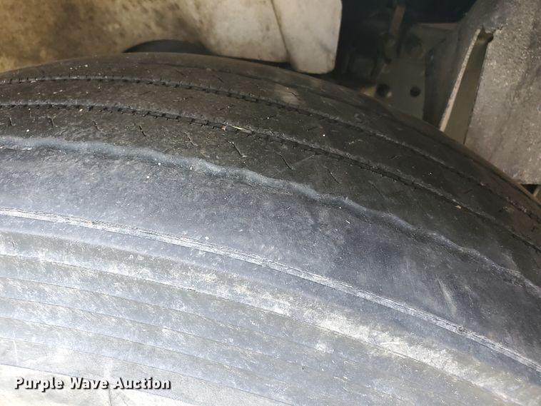 image for item IX9960 2007 International 8600  semi truck