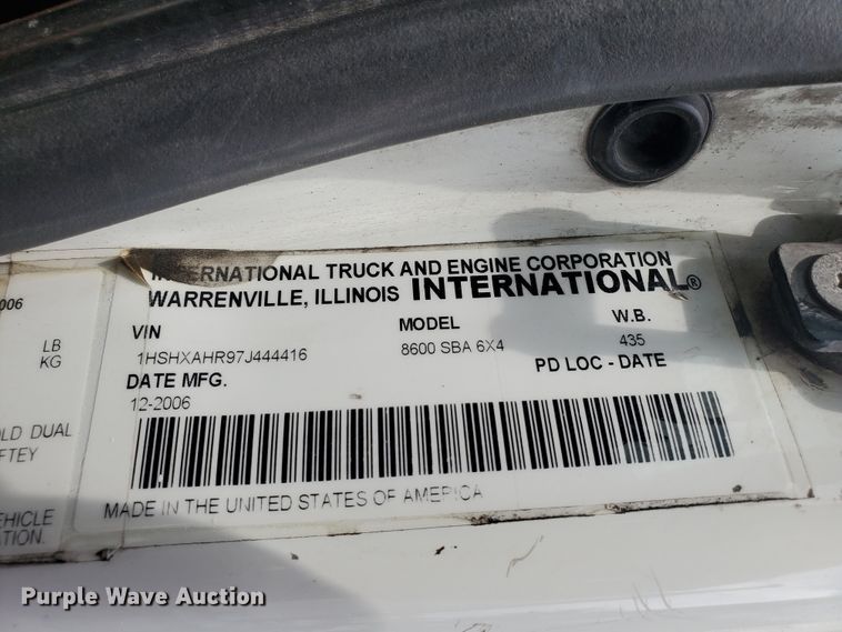 image for item IX9960 2007 International 8600  semi truck