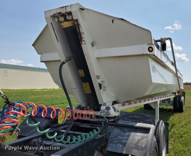 image for item IX9978 2016 Manac 46238AA00  end dump trailer