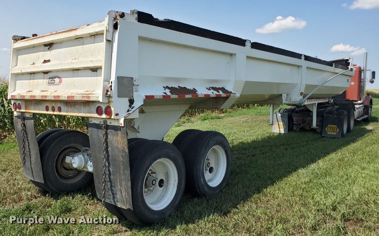 image for item IX9978 2016 Manac 46238AA00  end dump trailer
