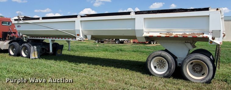 image for item IX9978 2016 Manac 46238AA00  end dump trailer