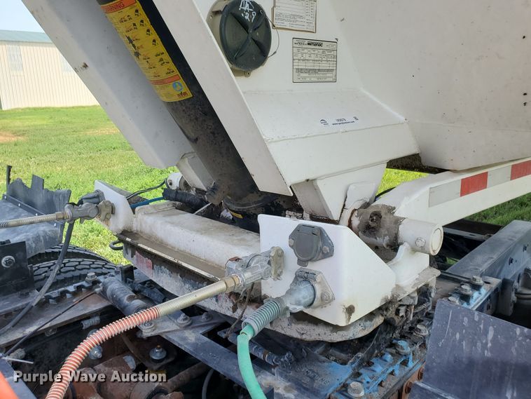 image for item IX9978 2016 Manac 46238AA00  end dump trailer