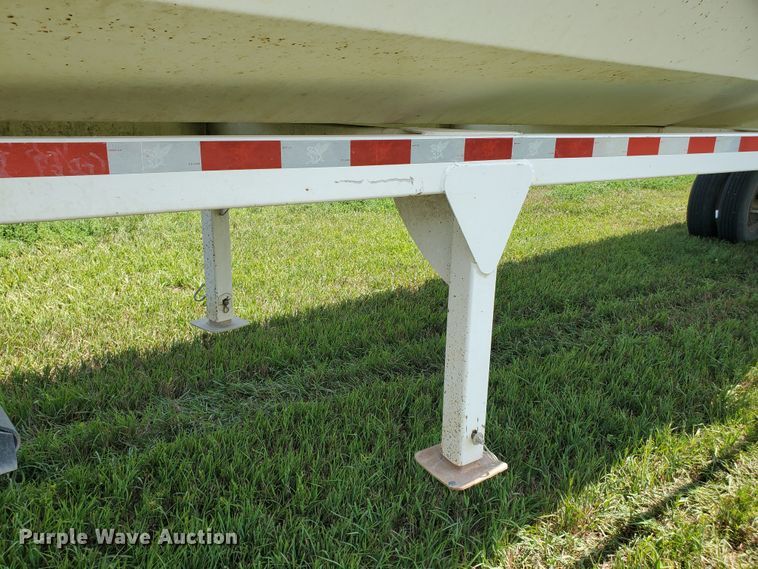 image for item IX9978 2016 Manac 46238AA00  end dump trailer