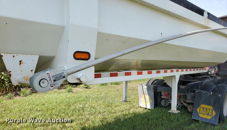 image for item IX9978 2016 Manac 46238AA00  end dump trailer