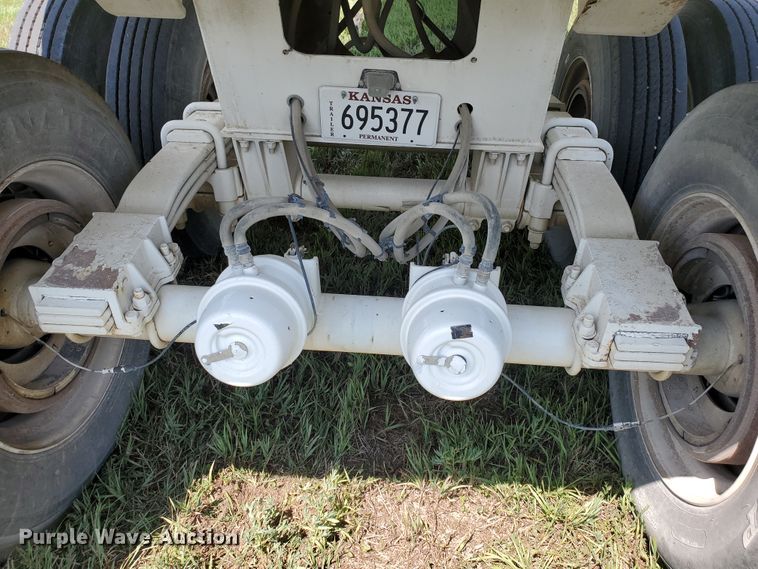 image for item IX9978 2016 Manac 46238AA00  end dump trailer