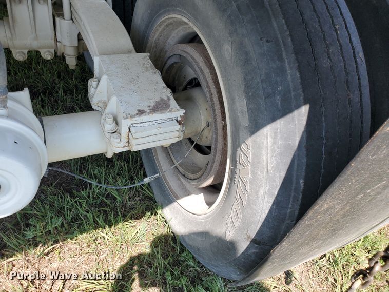 image for item IX9978 2016 Manac 46238AA00  end dump trailer