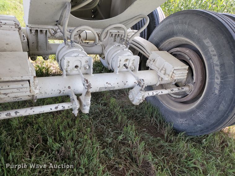 image for item IX9978 2016 Manac 46238AA00  end dump trailer