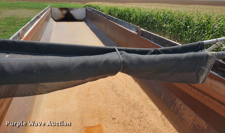 image for item IX9978 2016 Manac 46238AA00  end dump trailer