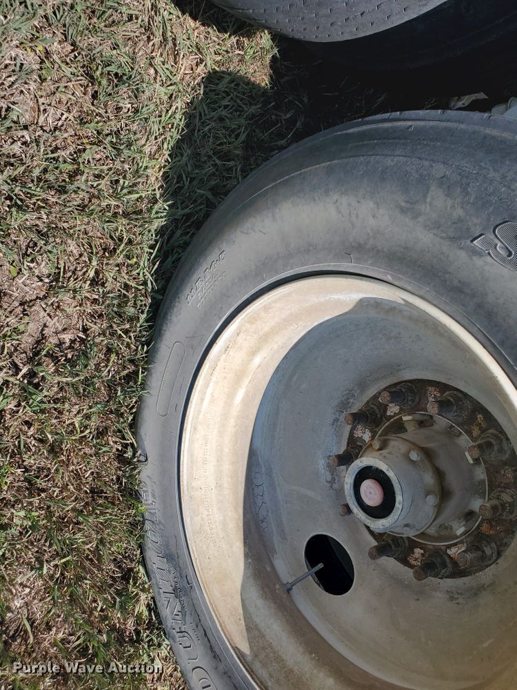 image for item IX9978 2016 Manac 46238AA00  end dump trailer