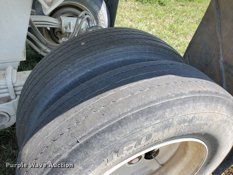 image for item IX9978 2016 Manac 46238AA00  end dump trailer