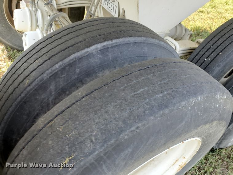 image for item IX9978 2016 Manac 46238AA00  end dump trailer