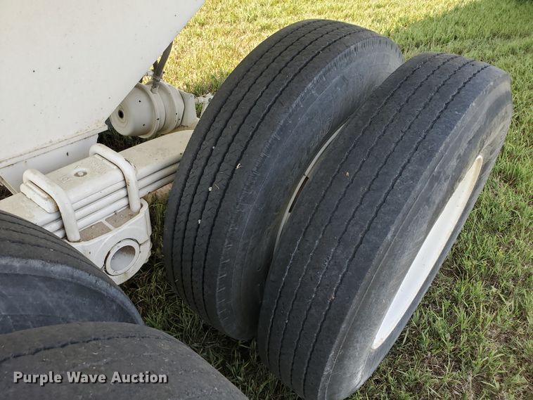 image for item IX9978 2016 Manac 46238AA00  end dump trailer