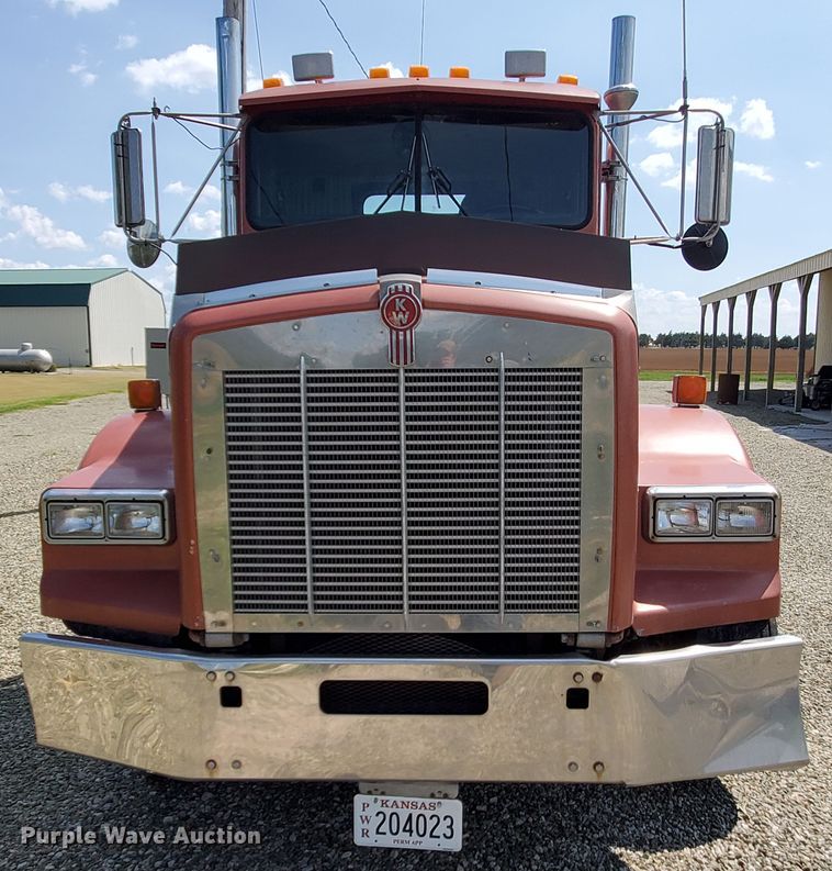 image for item IX9979 1990 Kenworth T800  semi truck