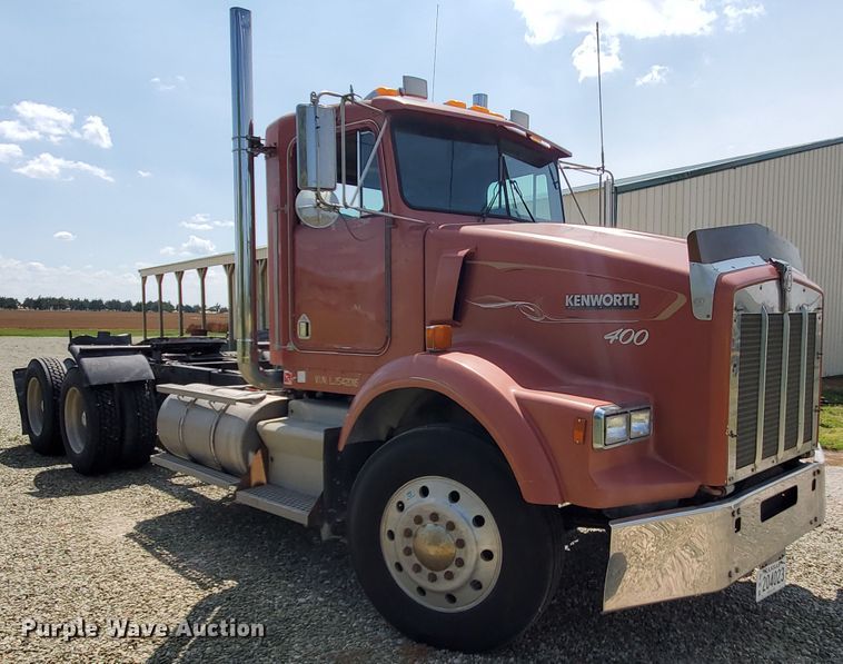 image for item IX9979 1990 Kenworth T800  semi truck