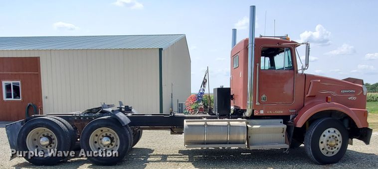 image for item IX9979 1990 Kenworth T800  semi truck