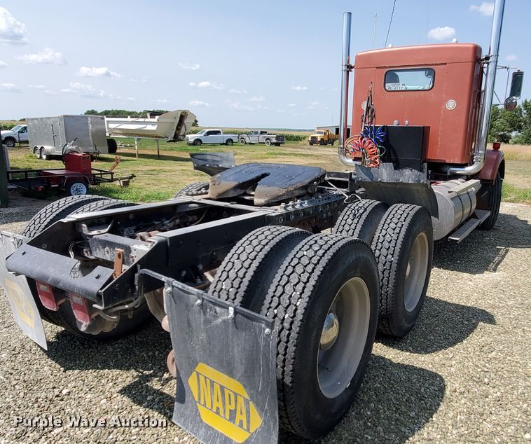 image for item IX9979 1990 Kenworth T800  semi truck