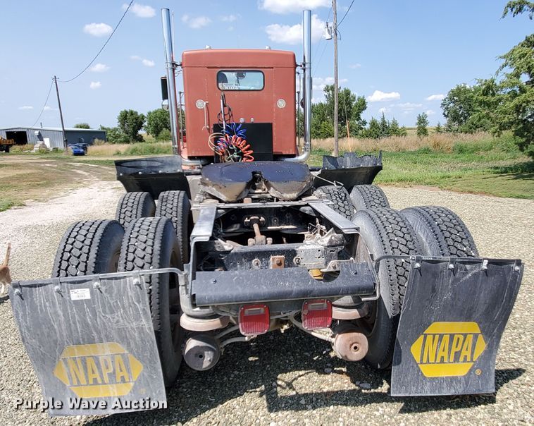 image for item IX9979 1990 Kenworth T800  semi truck