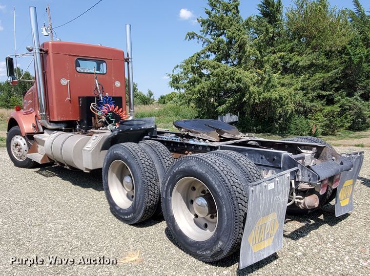 image for item IX9979 1990 Kenworth T800  semi truck