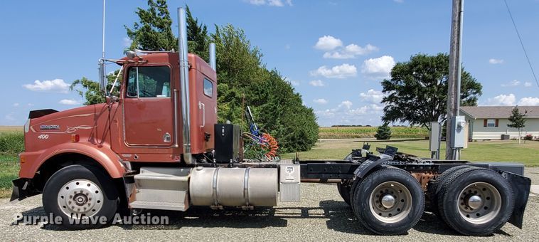 image for item IX9979 1990 Kenworth T800  semi truck