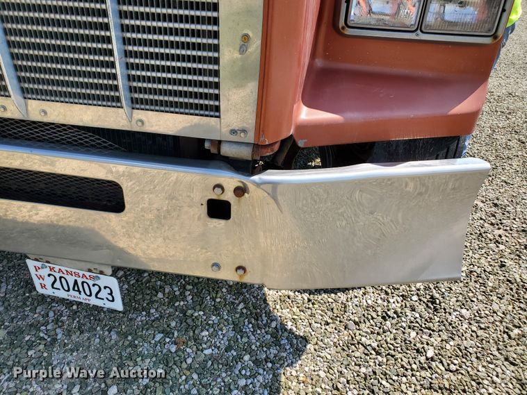 image for item IX9979 1990 Kenworth T800  semi truck