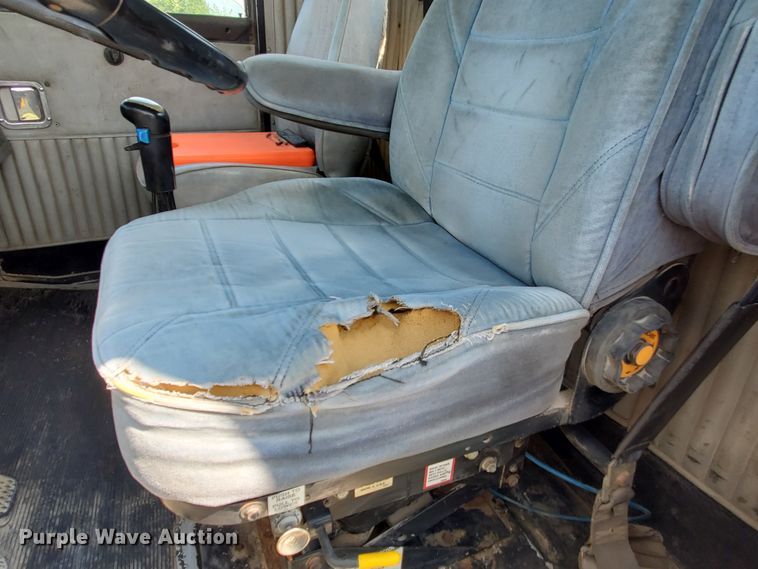 image for item IX9979 1990 Kenworth T800  semi truck