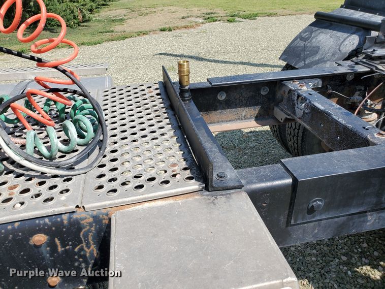 image for item IX9979 1990 Kenworth T800  semi truck