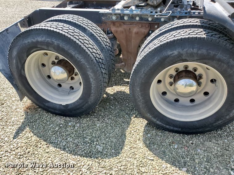 image for item IX9979 1990 Kenworth T800  semi truck