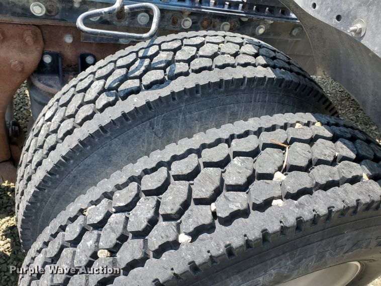 image for item IX9979 1990 Kenworth T800  semi truck