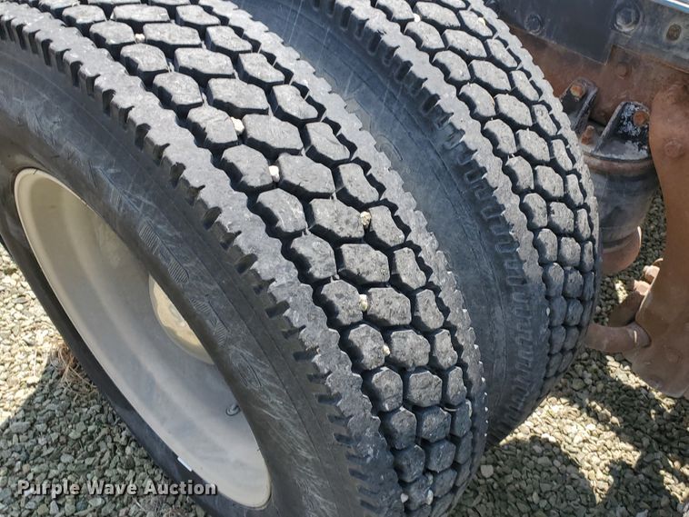 image for item IX9979 1990 Kenworth T800  semi truck