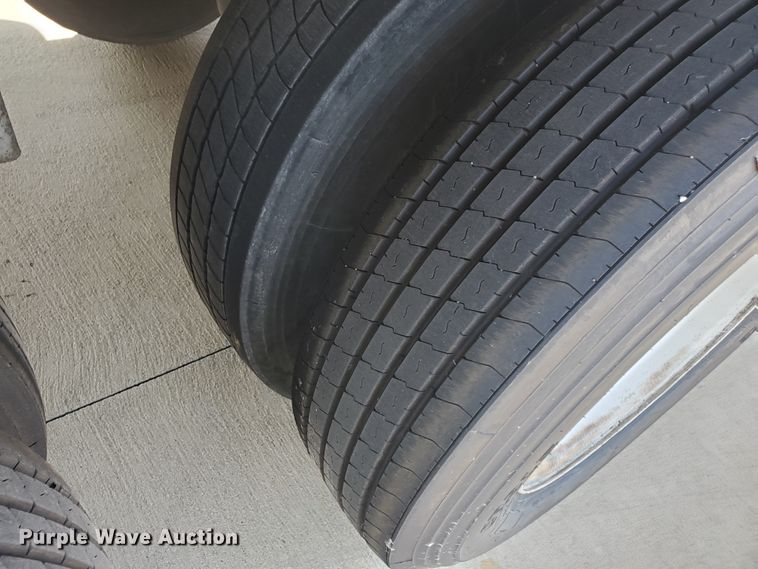 image for item JM9528 2003 Great Dane 7811TZ-1A 53  refrigerated van trailer