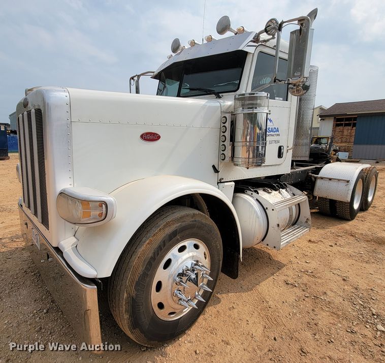 image for item KD9407 2012 Peterbilt 388  semi truck