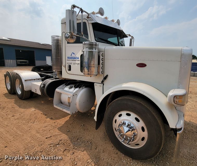 image for item KD9407 2012 Peterbilt 388  semi truck