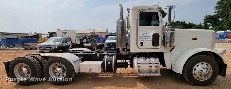 image for item KD9407 2012 Peterbilt 388  semi truck