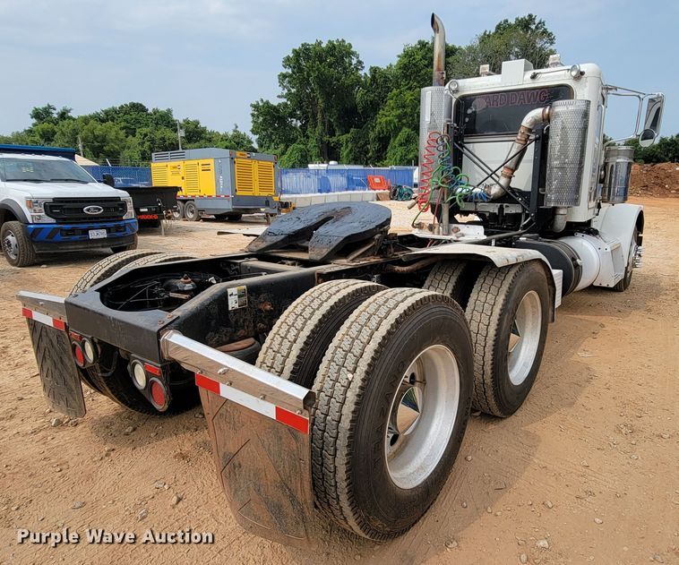 image for item KD9407 2012 Peterbilt 388  semi truck