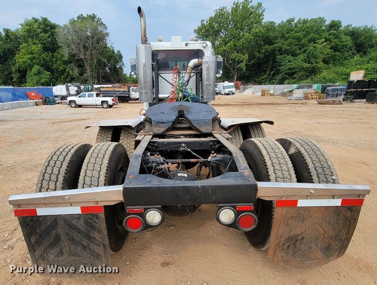 image for item KD9407 2012 Peterbilt 388  semi truck