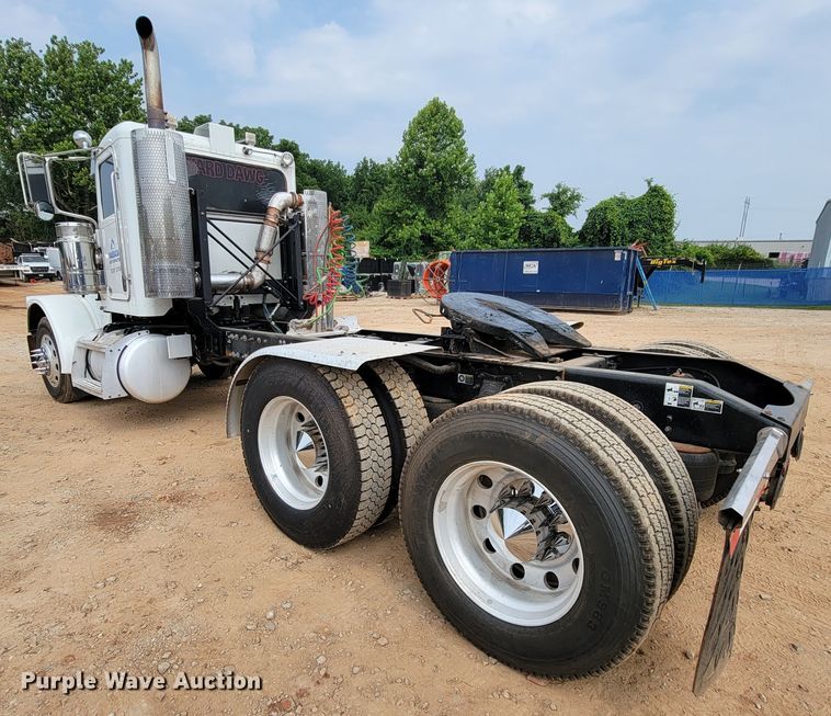image for item KD9407 2012 Peterbilt 388  semi truck