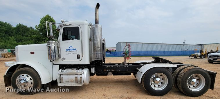 image for item KD9407 2012 Peterbilt 388  semi truck